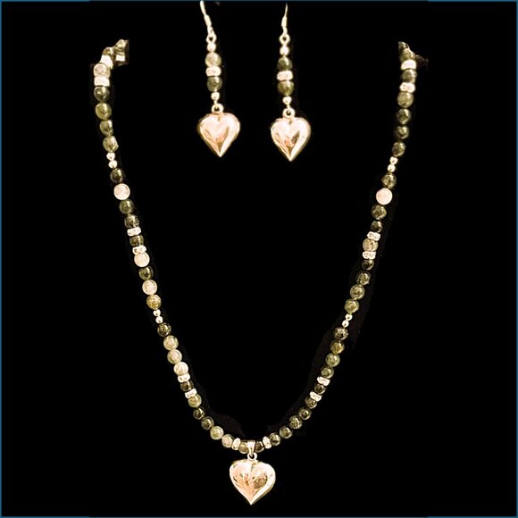 🆕 Green Tourmaline Rutilated Quartz Necklace & Earrings Set | 925 Puffy Hearts - Picture 2 of 5